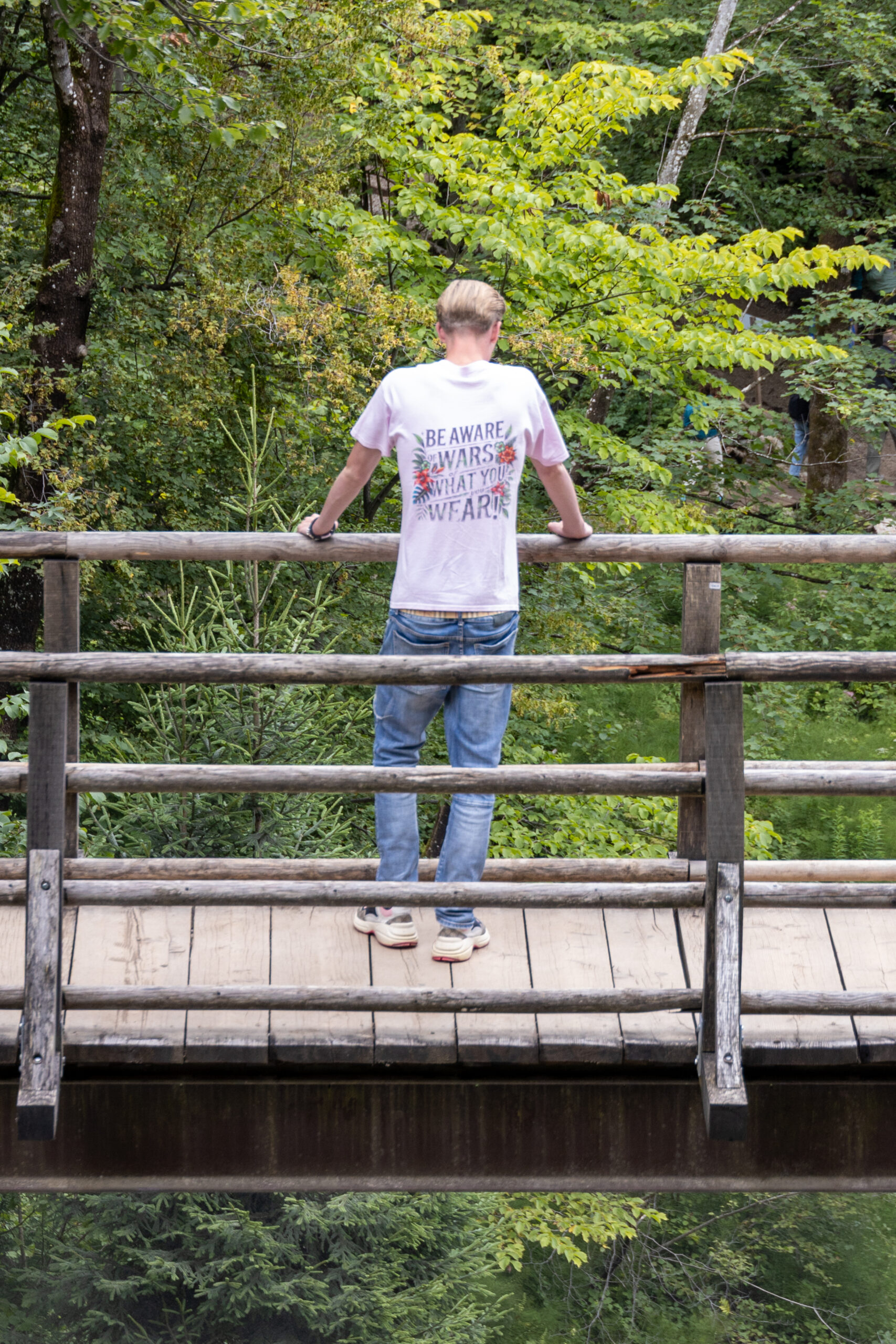 Man poseert in casual outfit uit de Vestario collectie